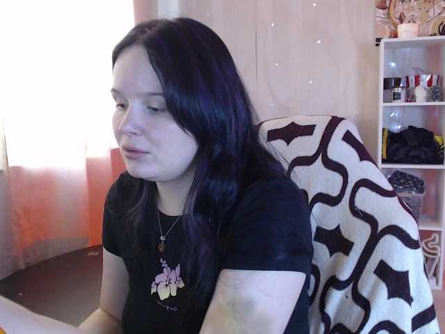 Lizzi-Peach live cam on BongaCams