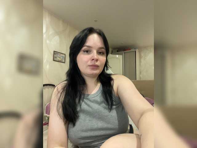 Lizzi-Peach live cam on BongaCams