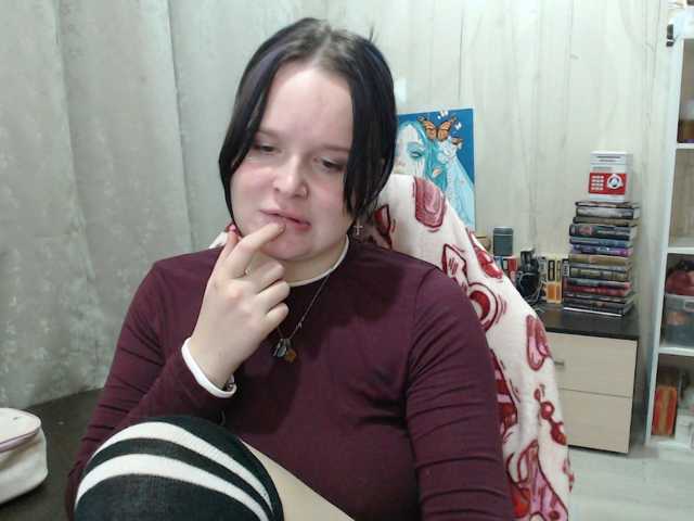 Lizzi-Peach live cam on BongaCams