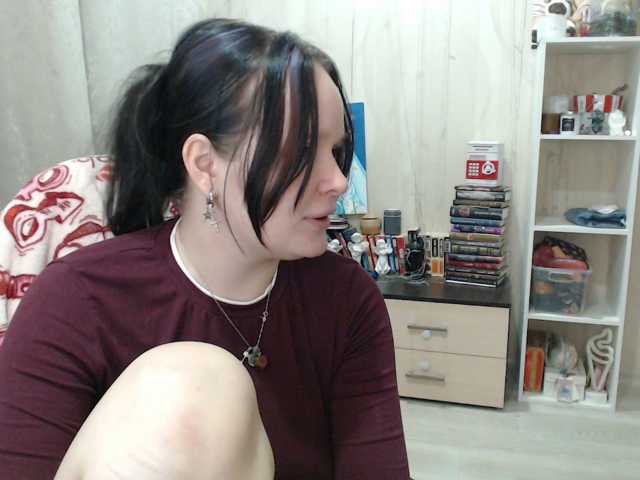 Lizzi-Peach live cam on BongaCams