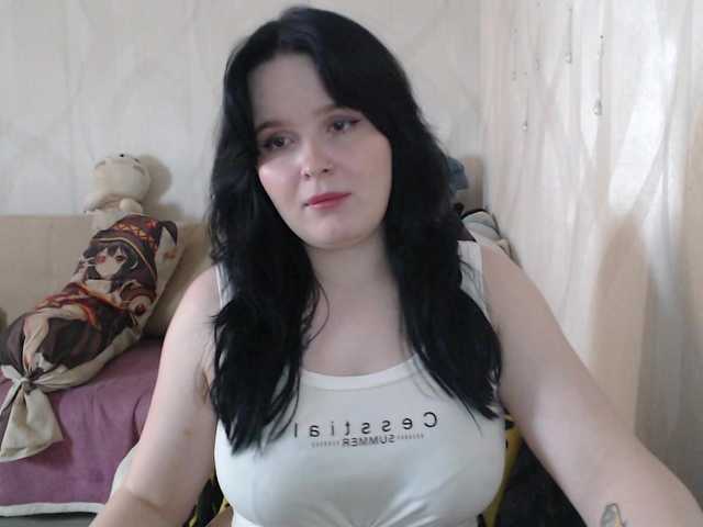 Lizzi-Peach live cam on BongaCams