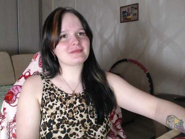 Lizzi-Peach live cam on BongaCams