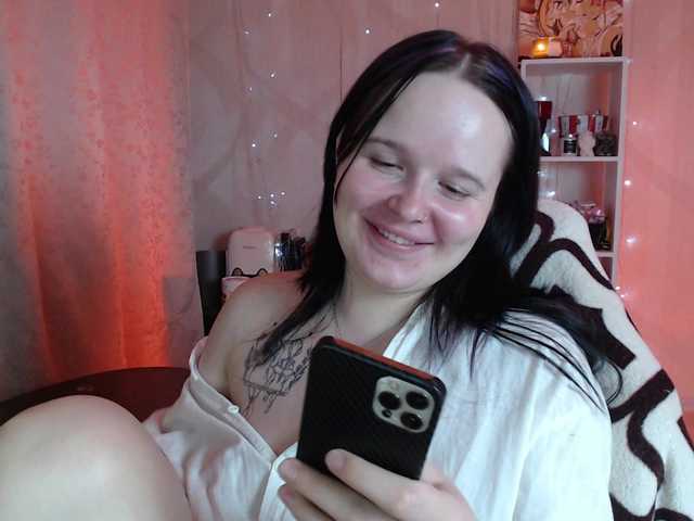 Lizzi-Peach live cam on BongaCams
