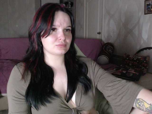 Lizzi-Peach live cam on BongaCams