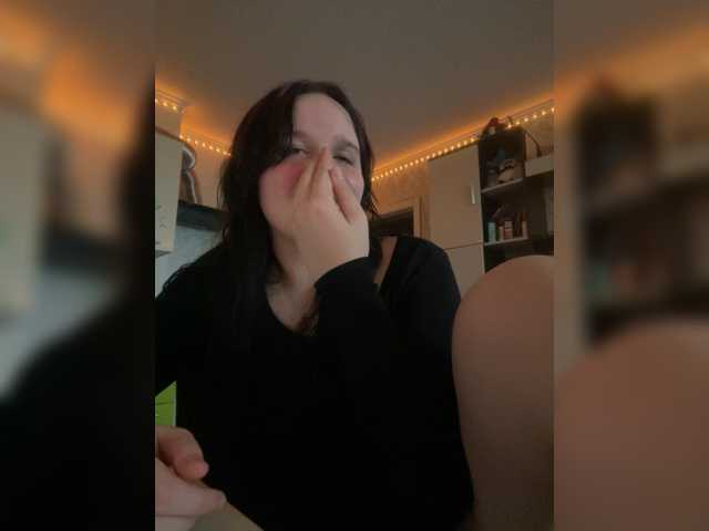 Lizzi-Peach live cam on BongaCams