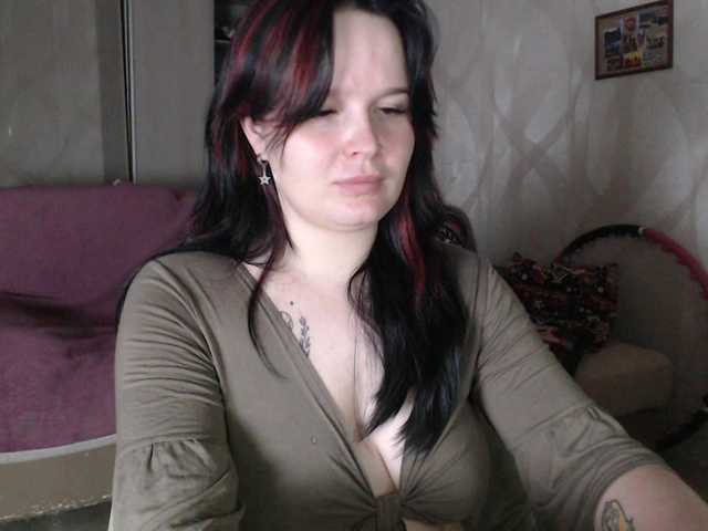 Lizzi-Peach live cam on BongaCams