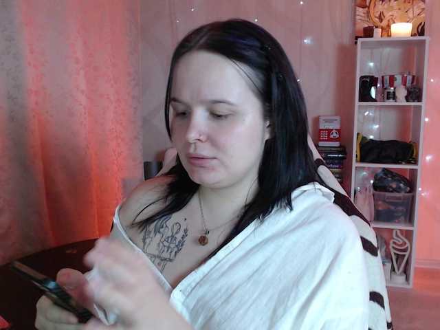 Lizzi-Peach live cam on BongaCams