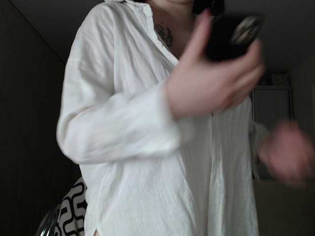 Lizzi-Peach live cam on BongaCams