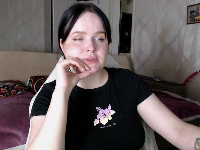 Lizzi-Peach live cam on BongaCams