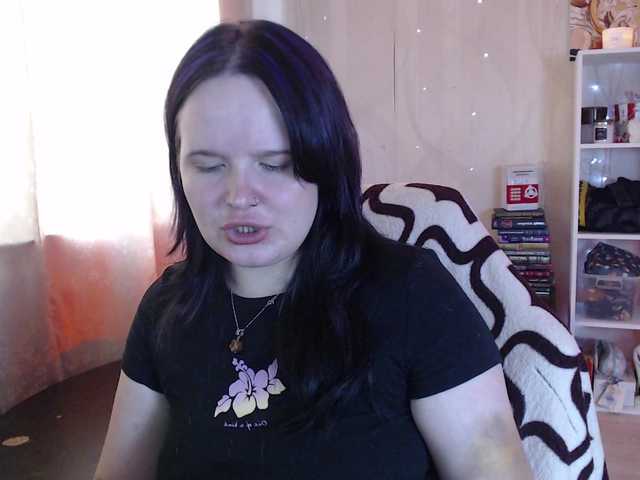 Lizzi-Peach live cam on BongaCams