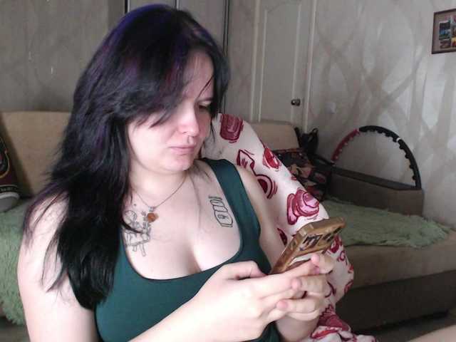 Lizzi-Peach live cam on BongaCams