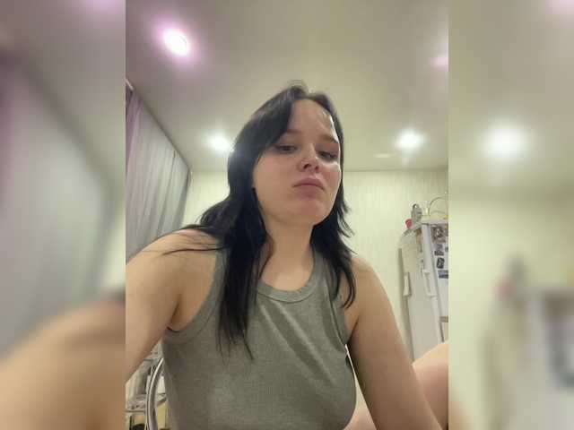 Lizzi-Peach live cam on BongaCams