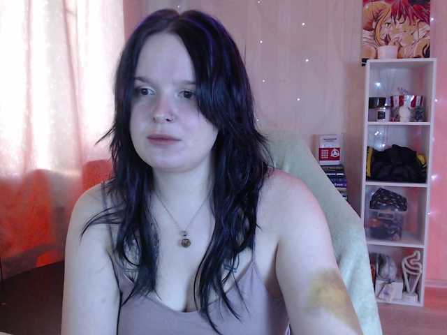 Lizzi-Peach live cam on BongaCams