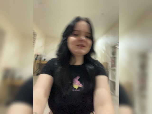 Lizzi-Peach live cam on BongaCams