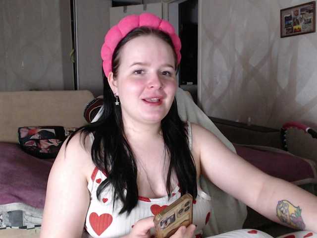 Lizzi-Peach live cam on BongaCams