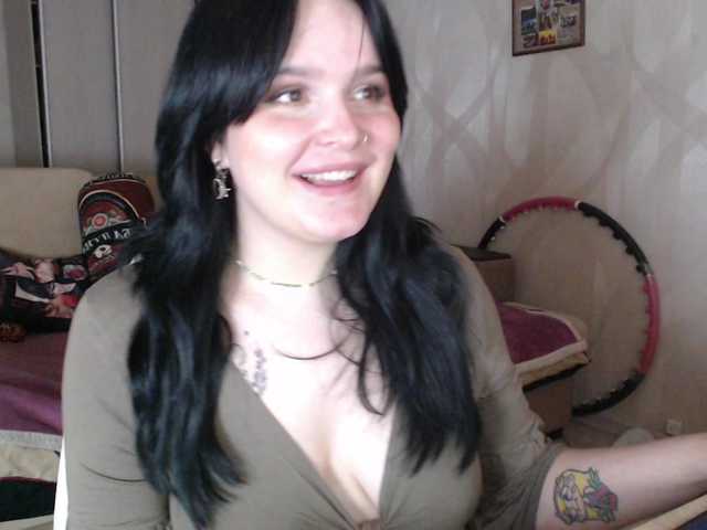 Lizzi-Peach live cam on BongaCams