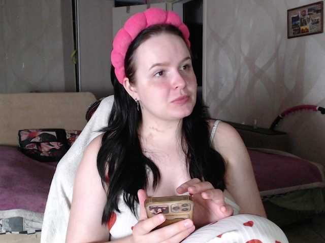 Lizzi-Peach live cam on BongaCams