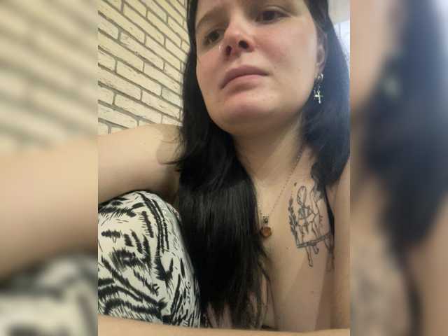 Lizzi-Peach, en directo ahora en BongaCams