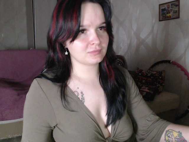 Lizzi-Peach live cam on BongaCams