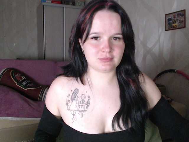 Lizzi-Peach live cam on BongaCams