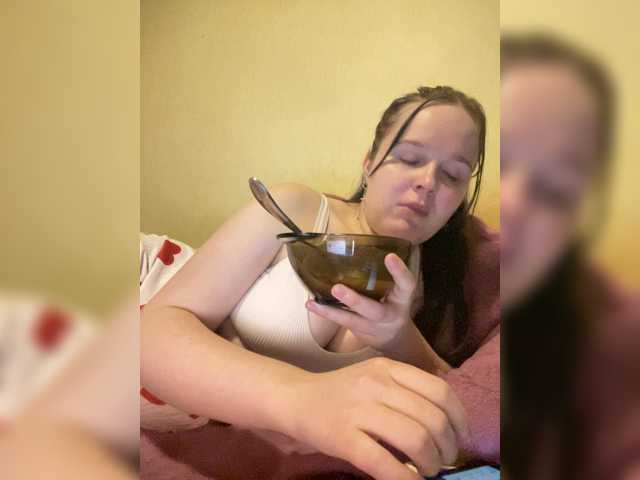 Lizzi-Peach live cam on BongaCams