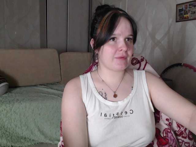 Lizzi-Peach live cam on BongaCams