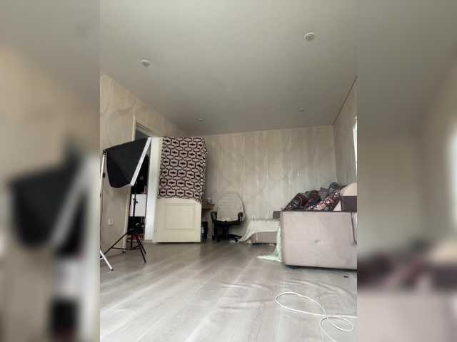 Lizzi-Peach live cam on BongaCams