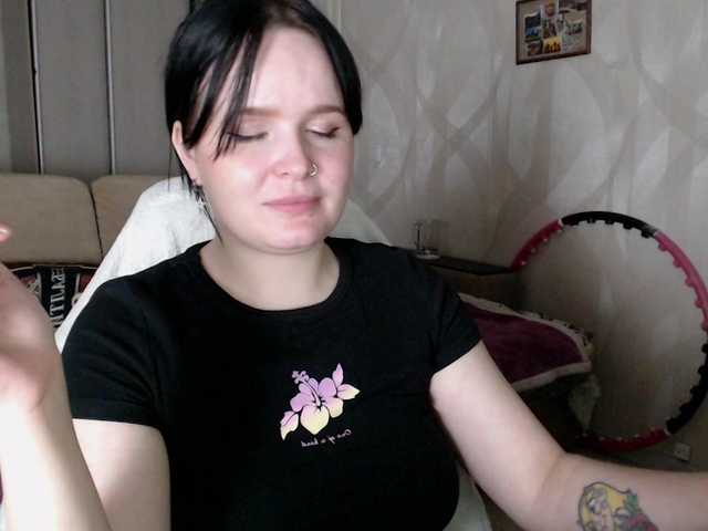 Lizzi-Peach live cam on BongaCams