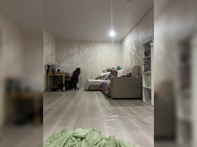 Lizzi-Peach live cam on BongaCams