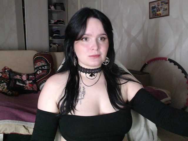 Lizzi-Peach live webcam show
