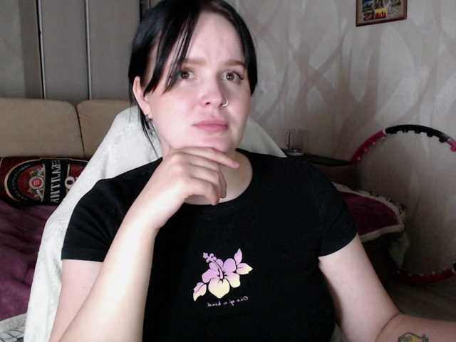 Lizzi-Peach live cam on BongaCams
