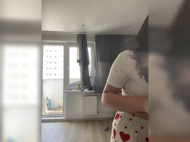 Lizzi-Peach live cam on BongaCams