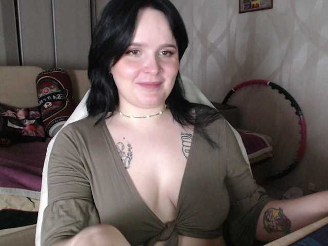 Lizzi-Peach live webcam show