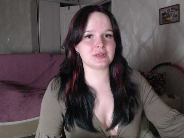 Lizzi-Peach live cam on BongaCams