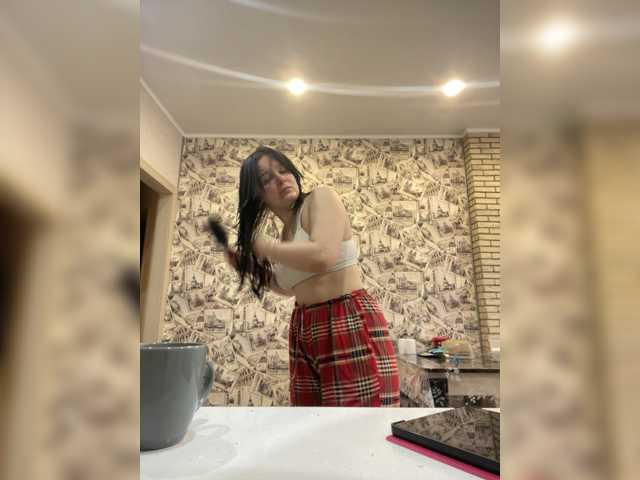 Lizzi-peach live cam