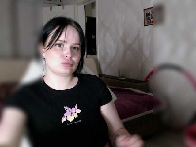 Lizzi-Peach live cam on BongaCams
