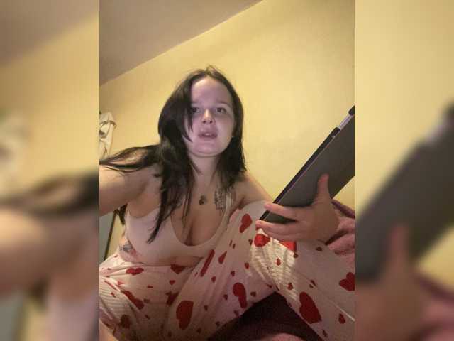 Lizzi-Peach live cam on BongaCams