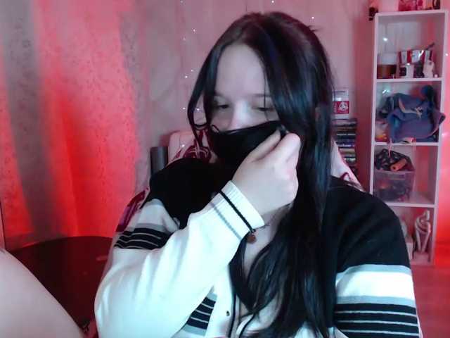 Lizzi-Peach live cam on BongaCams