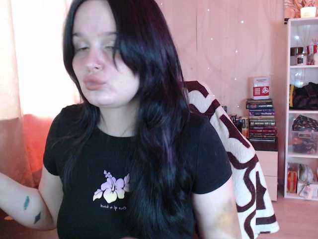 Lizzi-Peach live cam preview