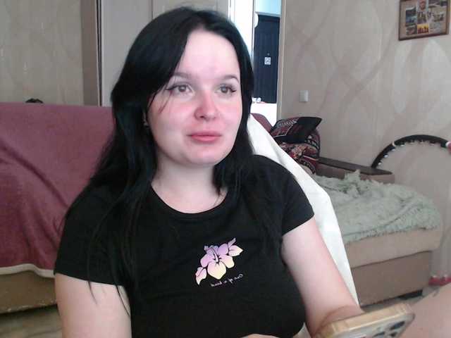Lizzi-Peach live cam on BongaCams