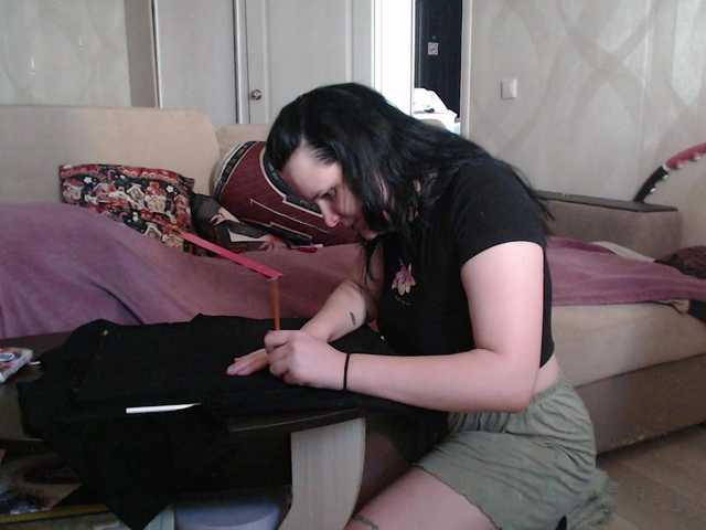 Lizzi-Peach live cam on BongaCams