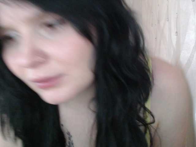 Lizzi-Peach live cam on BongaCams