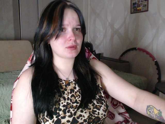 Lizzi-Peach live cam on BongaCams