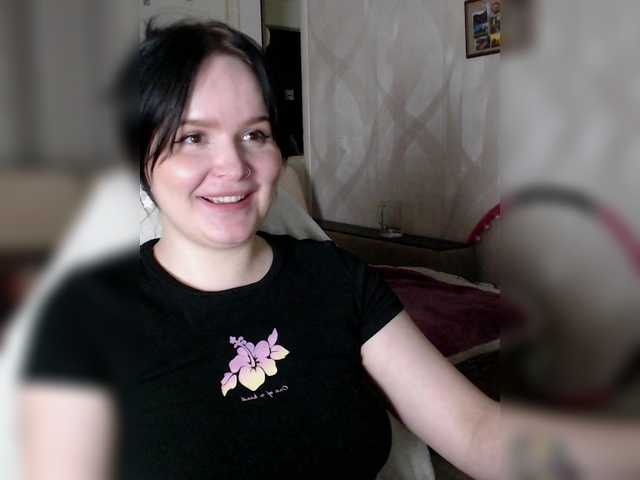 Lizzi-Peach live cam on BongaCams