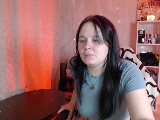 Lizzi-Peach live cam preview
