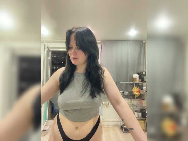 Lizzi-Peach live cam on BongaCams
