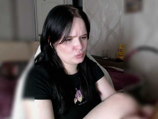 Lizzi-Peach live cam on BongaCams