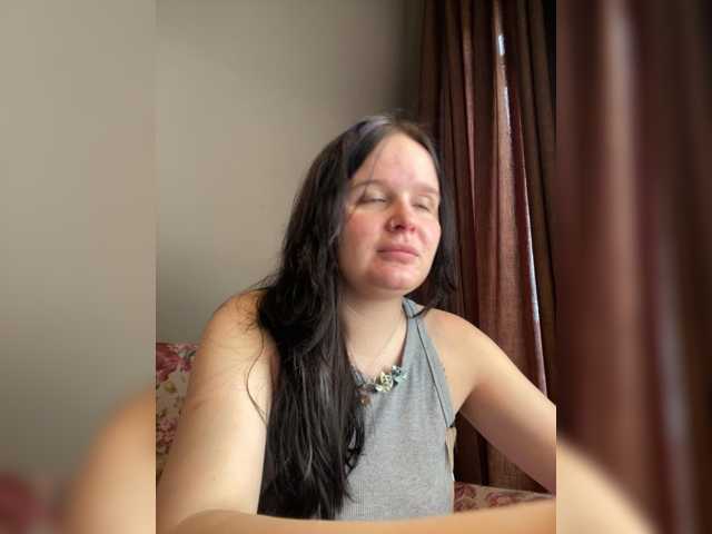 Lizzi-Peach live cam on BongaCams