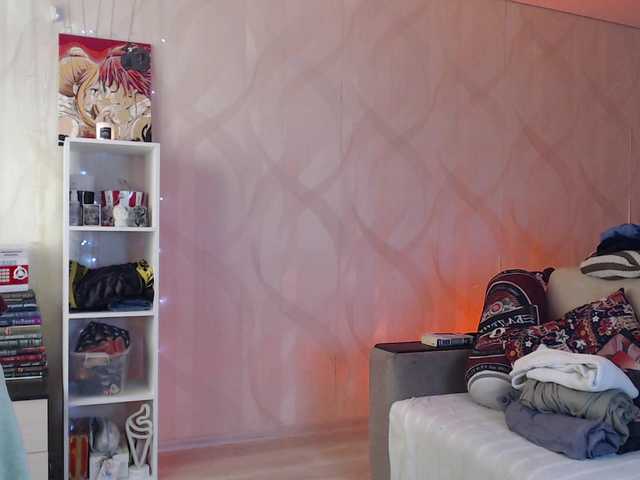 Lizzi-Peach live cam on BongaCams