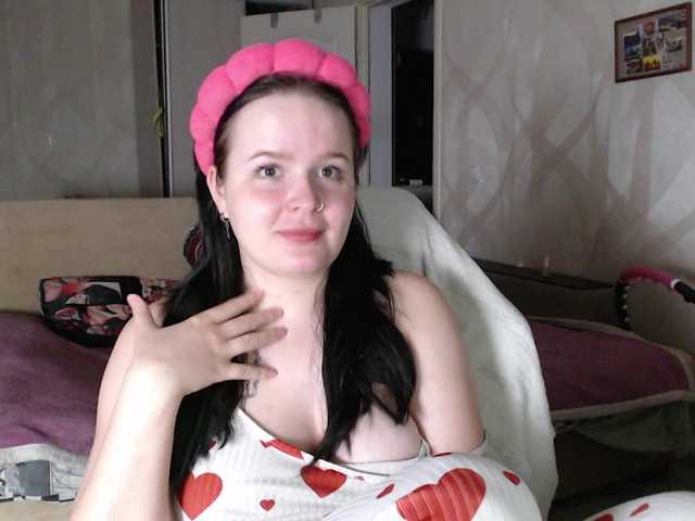 Lizzi-Peach live webcam show